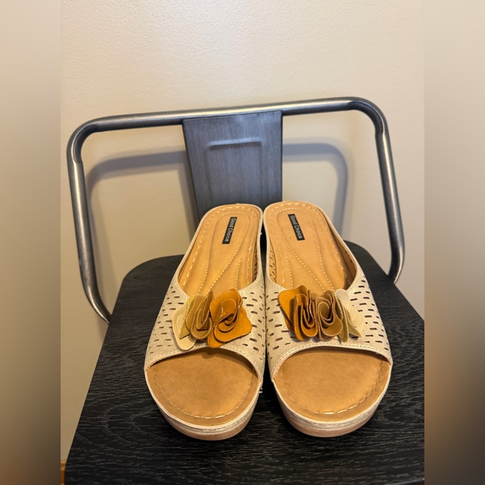 Elegant Floral Women's Sandals Appliqué Sz 9.5 Lightweight